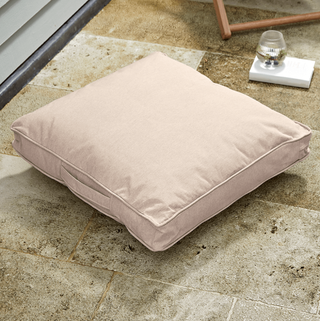 Indoor Outdoor Square Floor Cushion – pehme põsepuna