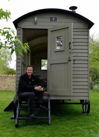 Endine peaminister David Cameron ostab disaineri aiakuuri - lambakoda -, mille väärtuseks arvatakse olevat 25 000 naela
