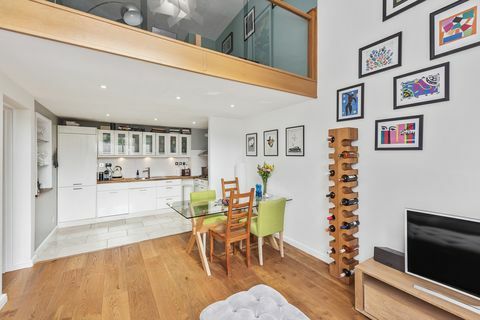 Vana kuninglik vaba koht - Islington - mezzanine - Savills