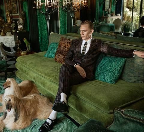 Tom hiddleston Gucci reklaamikampaanias, mida tulistati Dawnridge'is