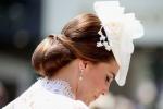 Kate Middleton kannab kuninglikus askotis valget pitsi Alexander McQueeni kleiti