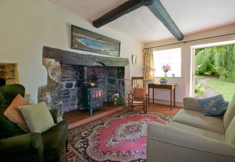 Old Mill Cottage, elutuba © National Trust Images, Mike Henton