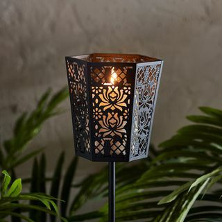 Yasmine Garden Stake Light koos TruGlow® küünlaga