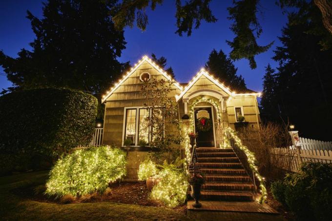 lai pilt talveõhtu jõuludeks kaunistatud kodust