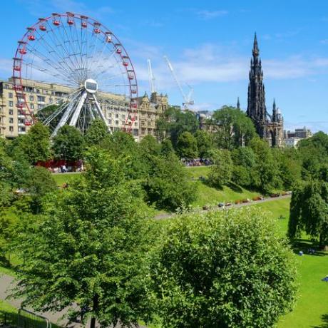 vaateratas ja Scotti monument Edinburghi pargis