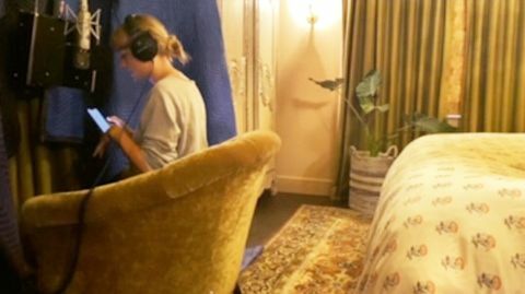 veel üks pilt Swifti magamistoast "rahvaluules pikad tiigistuudio seansid"
