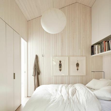 väike valge kaasaegne magamistuba