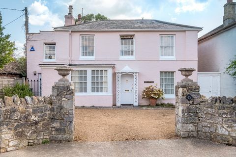 Rose Cottage, Roosa Pantri näitleja David Niveni lapsepõlvekodu Wighti saarel Bembridge'i külas, on müügil 975 000 naelsterlingi eest.