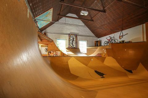 ümberehitatud külahoone koos oma skatepargiga on Norfolkis müügil