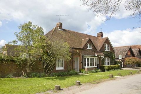 Dunsborough Park - Surrey - suvila - Savills