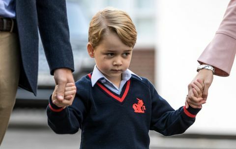 Prints George esimene päev kooli fotol