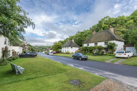 Müüa ilus suvila Milton Abbase küla südames, Dorset