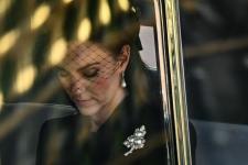 Kate Middleton avaldab kuningannale peent austust, et näha, kuidas monarh valetab