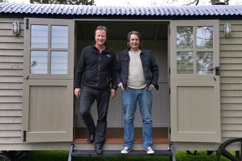 Endine peaminister David Cameron ostab disaineri aiakuuri - lambakoda -, mille väärtuseks arvatakse olevat 25 000 naela