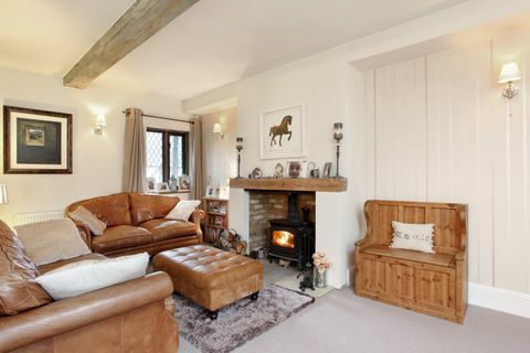 Tower Cottage - Surrey - elutuba - Fine & Country