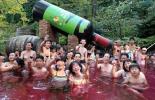 See Jaapani spaa võimaldab teil ujuda punase veini basseinis