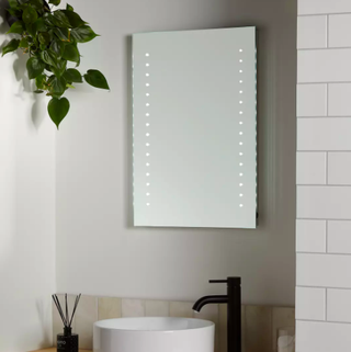 Pixeli seinale kinnitatav valgustatud vannitoapeegel