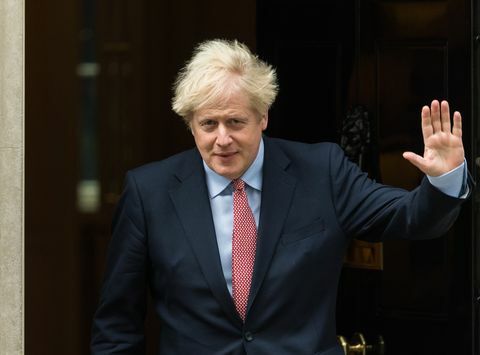 Suurbritannia peaminister Boris Johnson lahkub allatänavalt 10, et pidada oma juhtide kõne a konservatiivne parteikonverents, mis toimub võrgus koroonaviiruse pandeemia tõttu 6. oktoobril 2020 aastal London, Inglismaa