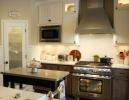Enne ja pärast: aegunud köök saab maalähedase moodsa makeoveri